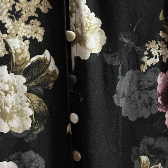 Torrid size 2 (2X) black floral v neck back lacing short sleeve button front top - Picture 2 of 9